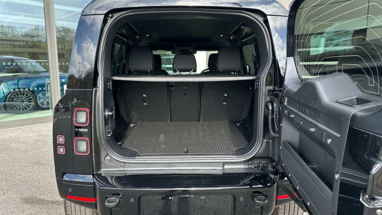 Land Rover Defender 3.0 D350 X-Dynamic SE 110 5dr Auto Diesel Estate